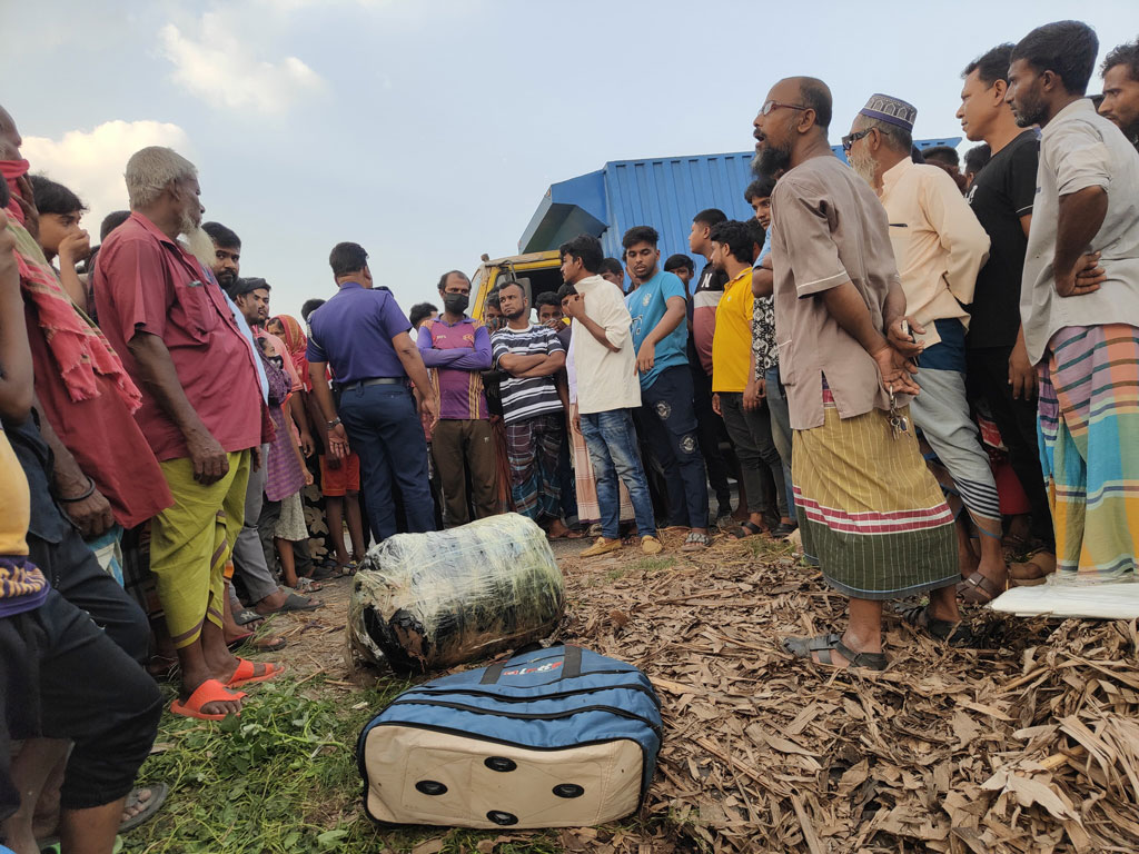 সোনারগাঁয়ে স্কচটেপে মোড়ানো ব্যাগে তরুণীর মরদেহ