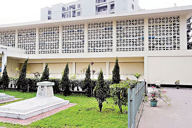 রমনায় সেন্ট মেরি’স গির্জার সামনে ককটেল বিস্ফোরণ