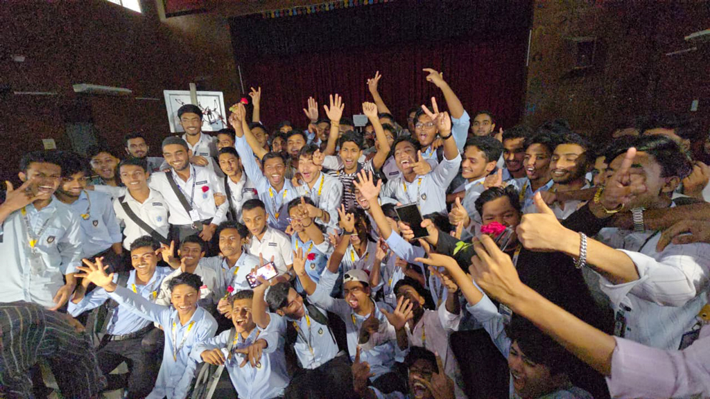 পুলিশের উদ্যোগে ঢাকা কলেজ ও আইডিয়াল শিক্ষার্থীদের ‘শান্তিচুক্তি’, এল না সিটি কলেজ