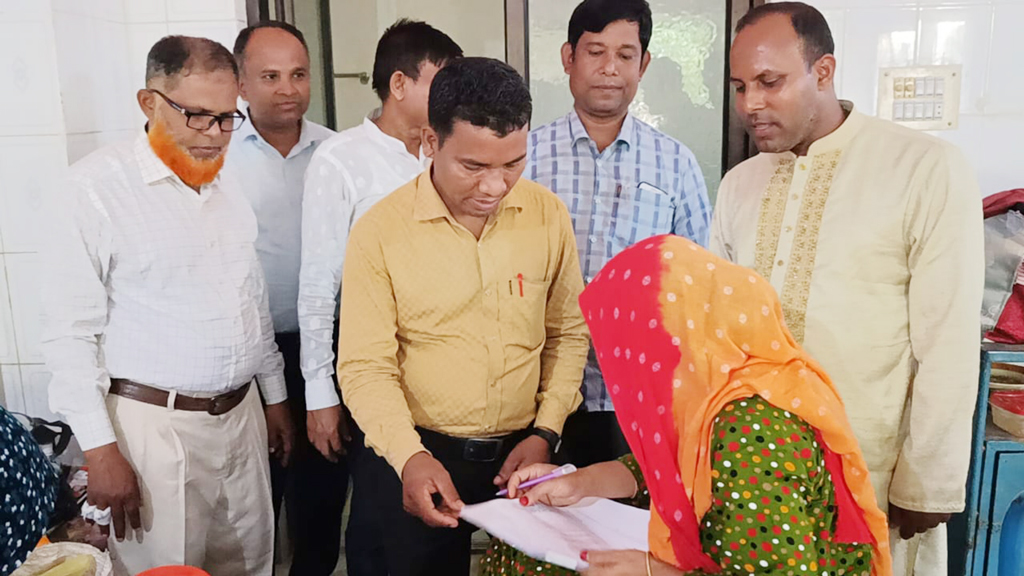 সন্তানের জন্ম দিলেন, আবার কলেজের পরীক্ষাও দিলেন