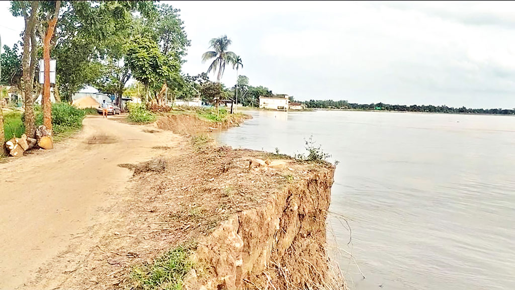 জগন্নাথপুরের সড়: ১০ বছরেও শেষ হয়নি সংস্কার, এখন ভাঙছে