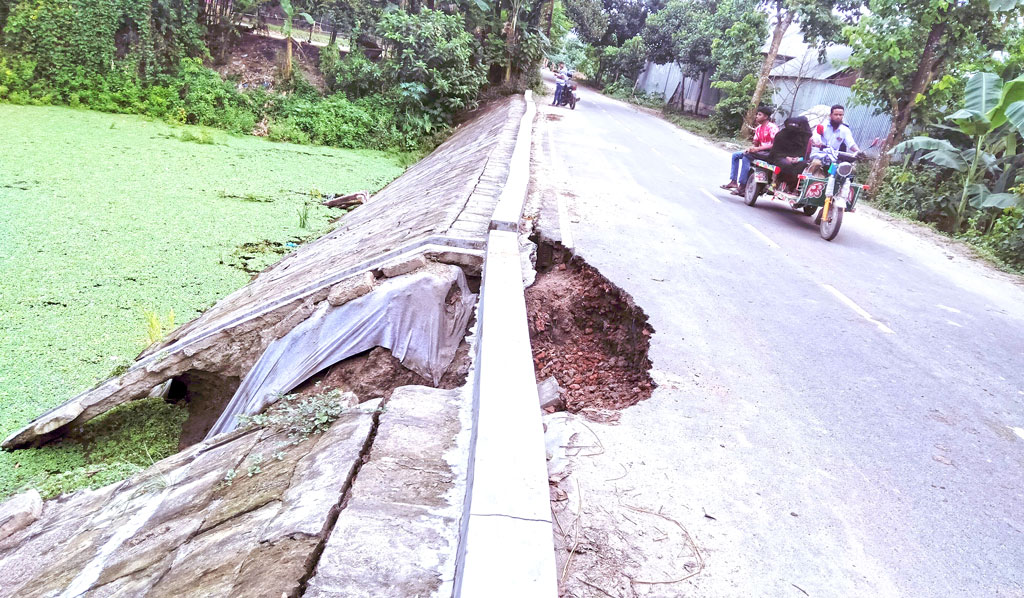 ইসলামপুরের সড়ক: ৫ কিমি মেরামতে ৬ কোটি টাকা, তবু ধস
