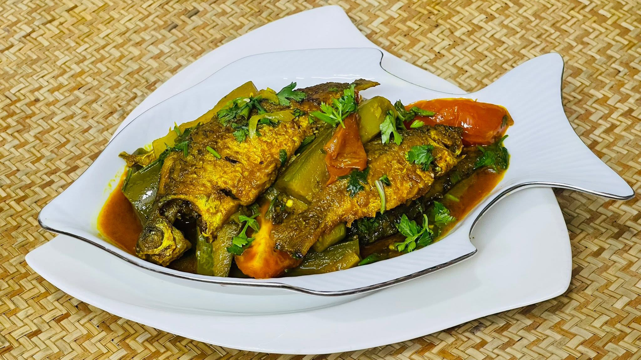 বেগুন দিয়ে সরপুঁটি মাছ