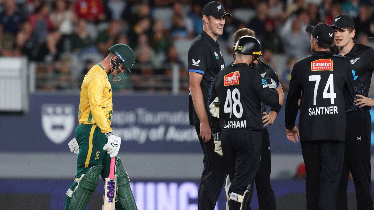 বড় জয়ে সিরিজে এগিয়ে গেল নিউজিল্যান্ড