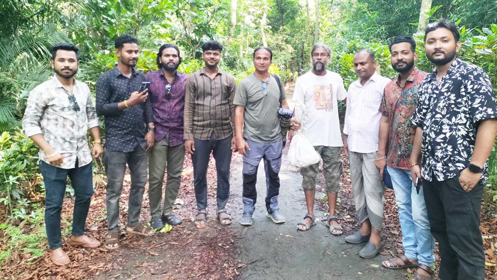 বসতঘর থেকে পদ্ম গোখরো সাপ উদ্ধার, লাউয়াছড়ায় অবমুক্ত