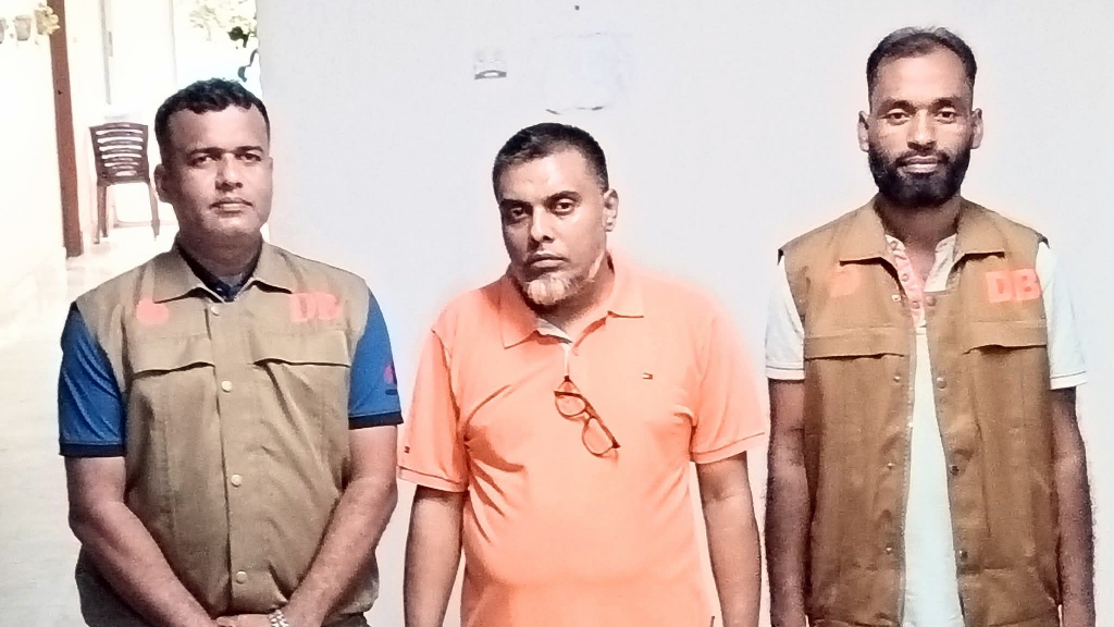 প্রধানমন্ত্রীর এপিএস পরিচয়ে প্রতারণা, সাভারে গ্রেপ্তার