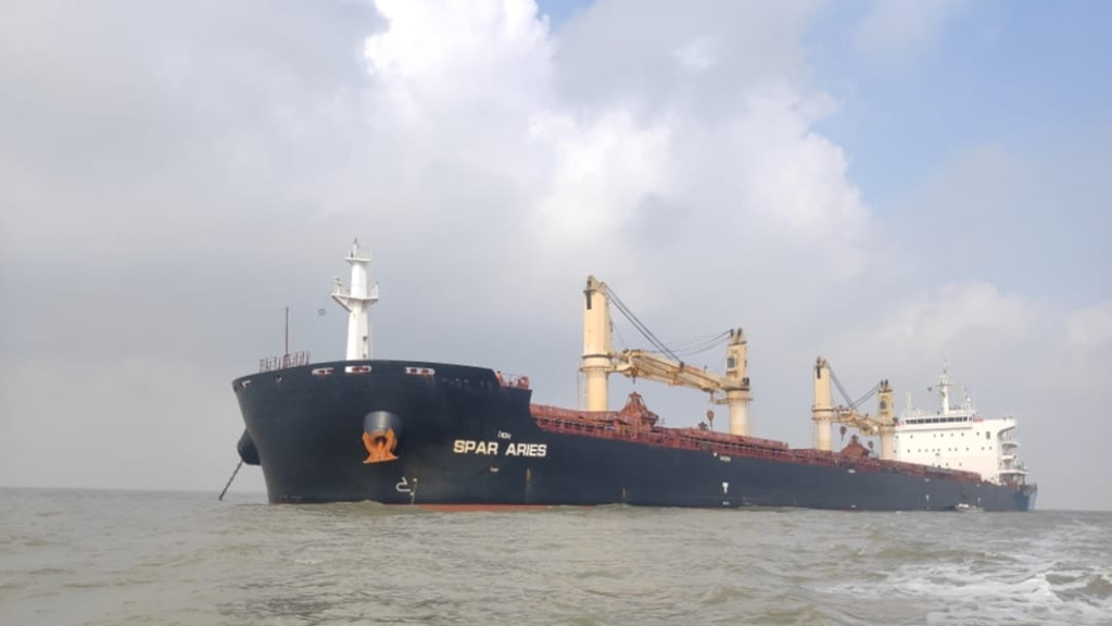 ৬১ হাজার টন গম নিয়ে মার্কিন জাহাজ ভিড়ল চট্টগ্রাম বন্দরে