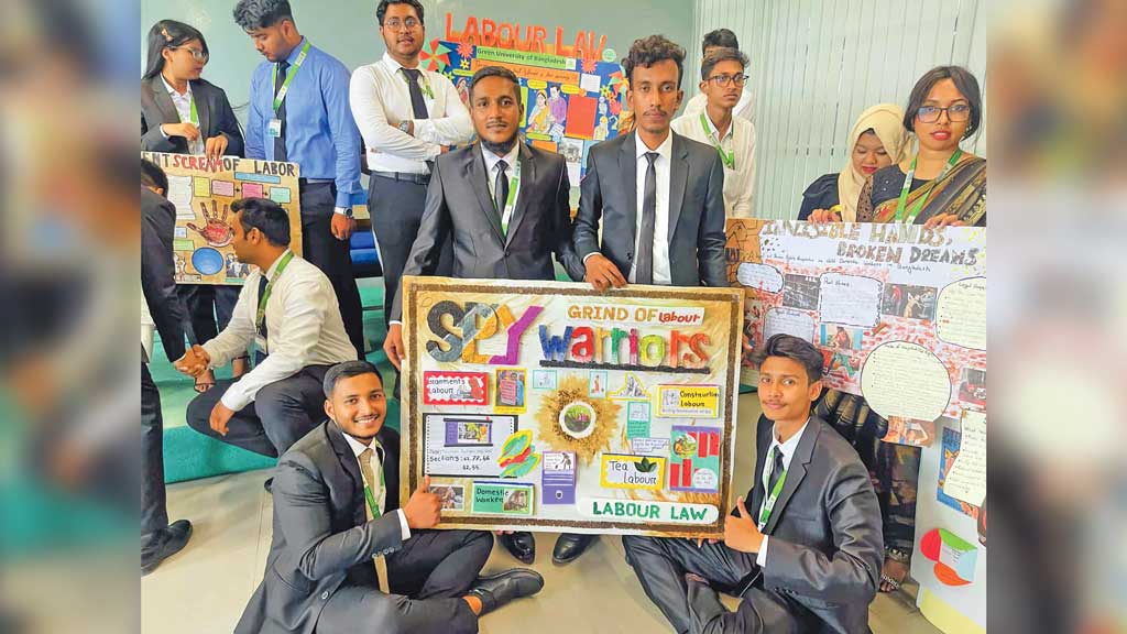 শ্রমিকদের গল্প বলে তৃতীয় ‘স্পাই ওয়ারিয়র্স’