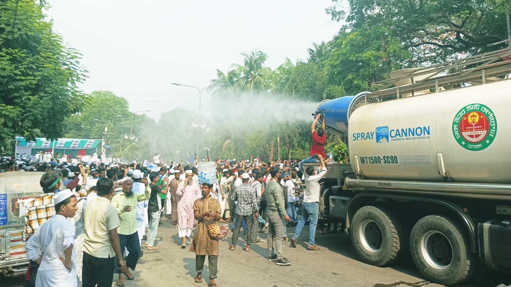 আ.লীগ নিষিদ্ধের আন্দোলনে ওয়াসার ফ্রি পানি, আর ডিএনসিসির শীতল স্প্রে