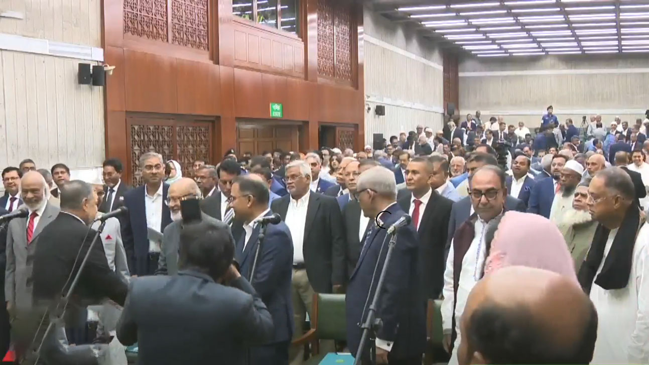 শপথ নিলেন বিএনপির সংসদ সদস্যরা