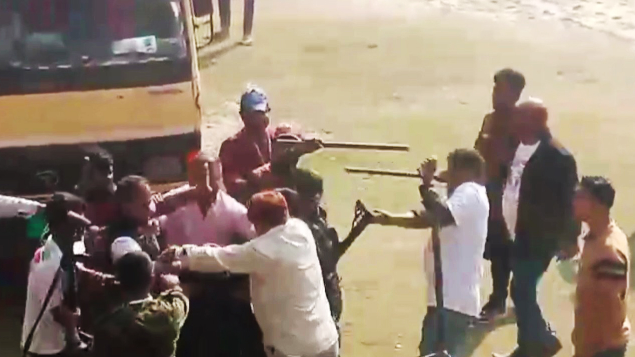 লক্ষ্মীপুরে জামায়াত-বিএনপি পাল্টাপাল্টি ধাওয়া-সংঘর্ষ, আহত ১০