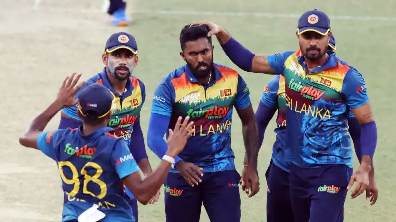 সফরের মাঝপথে পাকিস্তান ছাড়ছেন দুই লঙ্কান ক্রিকেটার, কারণ কী