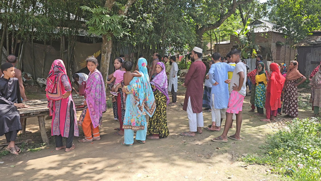 পুকুর থেকে গৃহবধূর মরদেহ উদ্ধার, স্বামী আটক