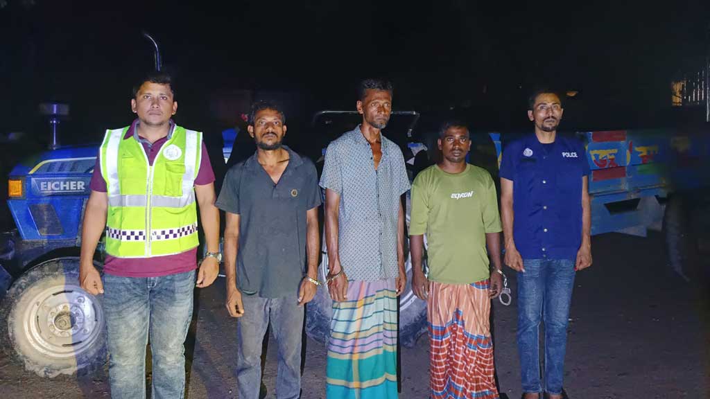 সিরাজদিখানে অবৈধ ড্রেজিংয়ের অপরাধে ৩ জনের কারাদণ্ড
