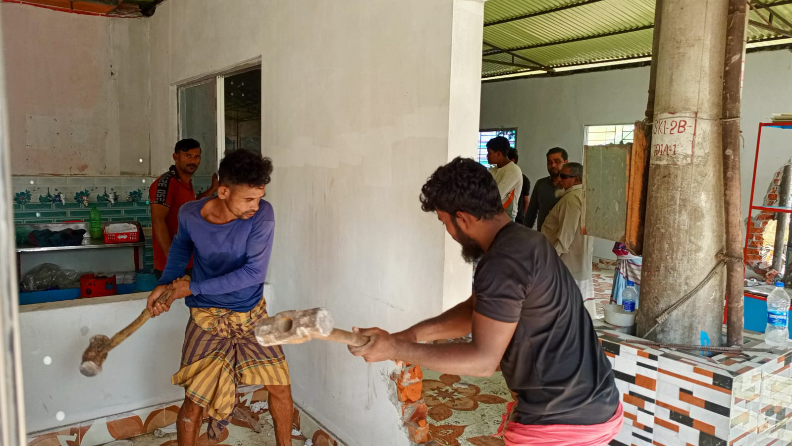 সিরাজদিখানে সরকারি খালের অবৈধ স্থাপনা অপসারণ