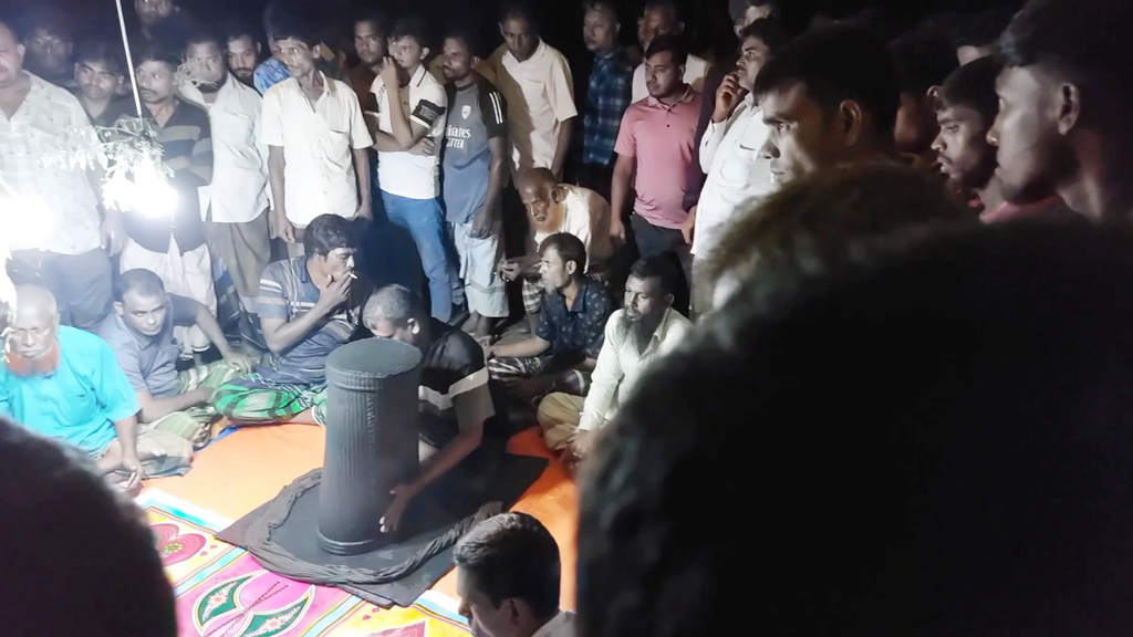 সোনামুখী মেলায় রমরমা জুয়া, জানে না পুলিশ