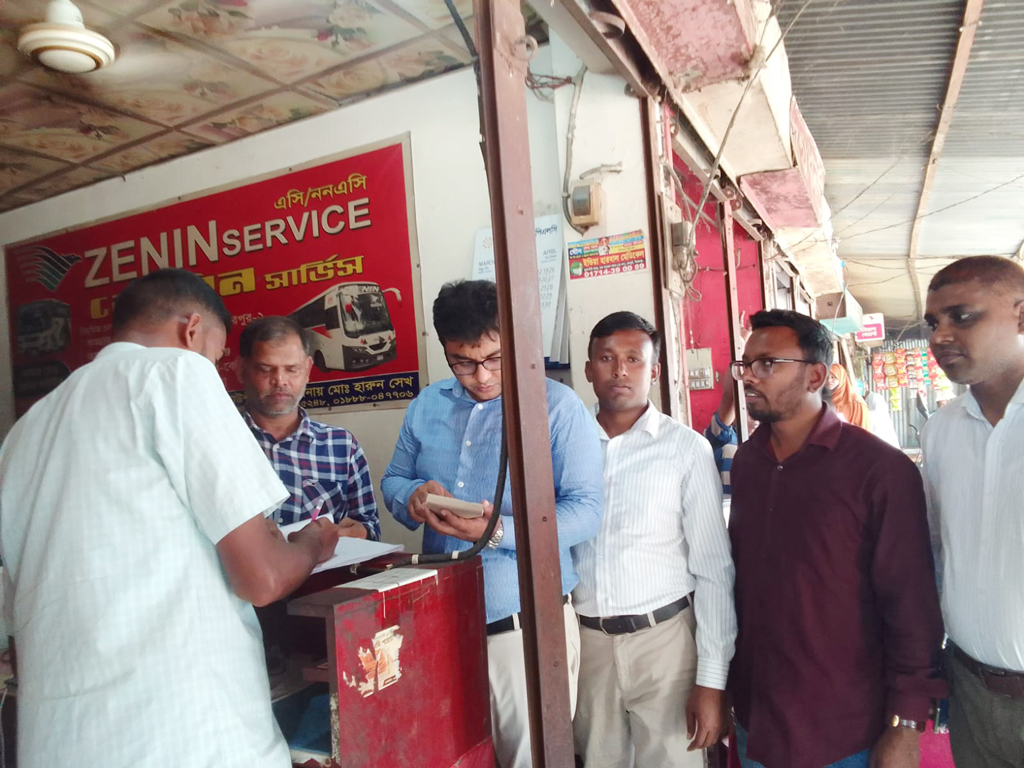 সিরাজগঞ্জে ৩ বাস কাউন্টারকে জরিমানা