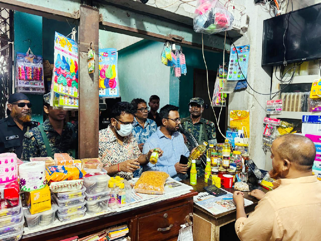 সিরাজগঞ্জে ২ মাসে ৫৪ প্রতিষ্ঠানকে প্রায় সাড়ে ৭ লাখ টাকা জরিমানা