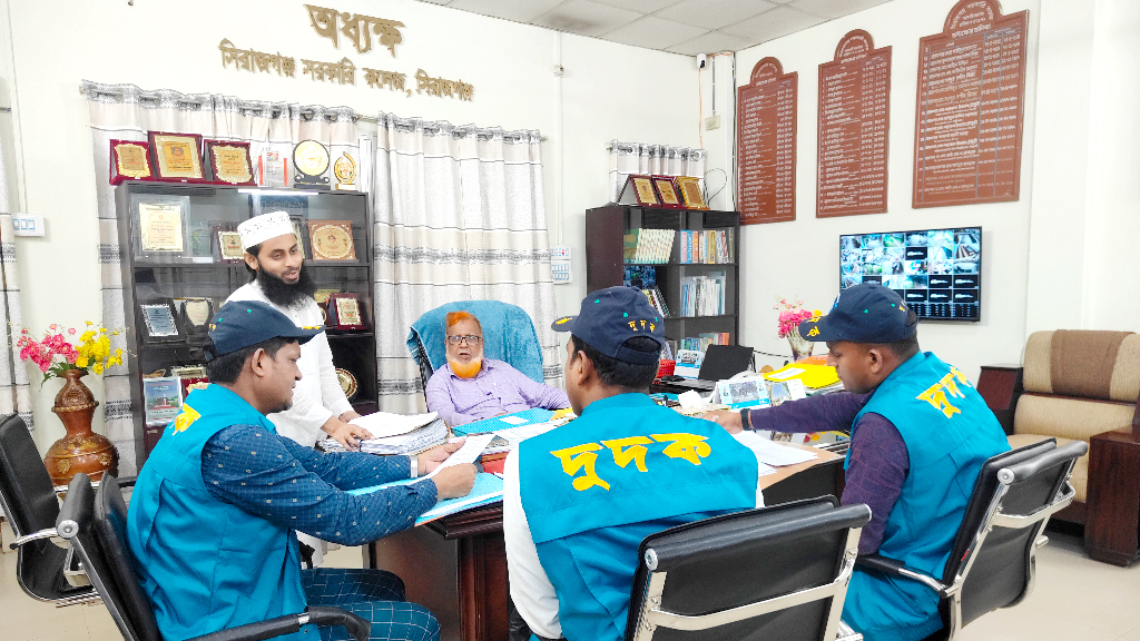 অধ্যক্ষের বিরুদ্ধে অনিয়মের অভিযোগ, সিরাজগঞ্জ সরকারি কলেজে দুদকের অভিযান