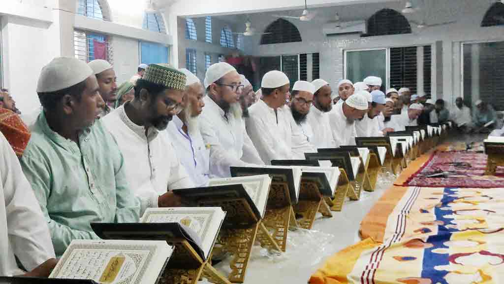 বয়স বাড়লেও থামেনি কোরআন শেখার স্পৃহা