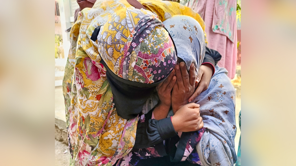 বাবার মৃত্যুসংবাদ পেয়েও পরীক্ষা দিলেন মেয়ে