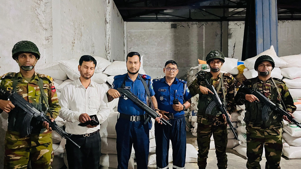 সিরাজগঞ্জে ১৬ টন সরকারি চাল জব্দ, আটক ৮