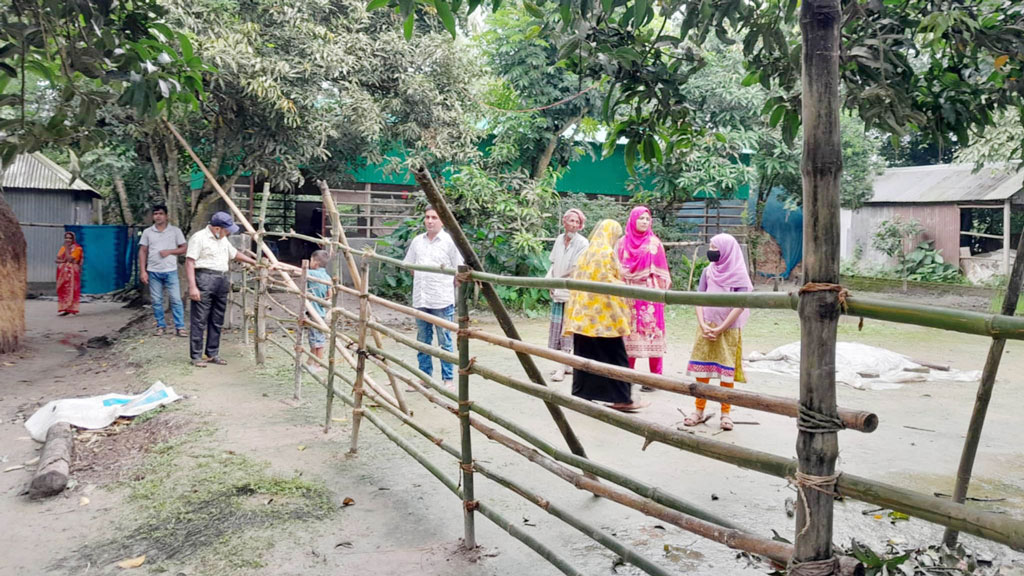 জমির বিরোধে এক মাস ধরে অবরুদ্ধ এক পরিবার