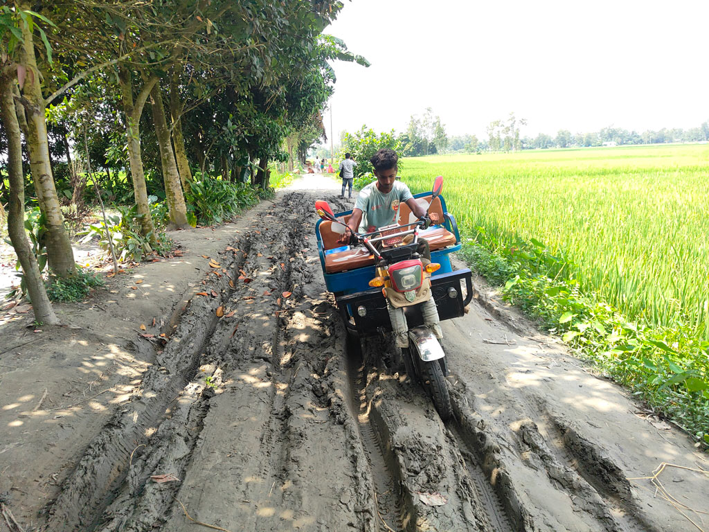 কাঁচা রাস্তায় দুর্ভোগ: প্রতিশ্রুতি আছে, বাস্তবায়ন নেই