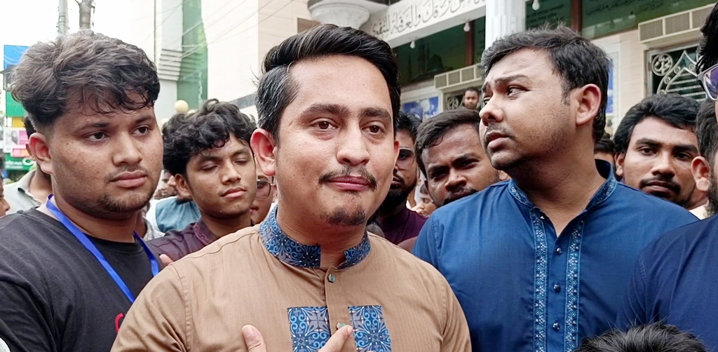 সরকার ভুল পথে গেলে বিএনপির পাশাপাশি বাংলাদেশও ক্ষতিগ্রস্ত হবে: সারজিস আলম