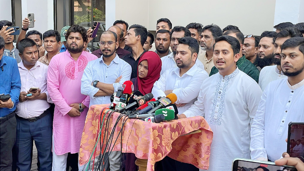 যাদের ইতিহাসের দায়ভার আছে, তাদের সঙ্গে জোটে যেতে ভাবতে হবে: নাহিদ