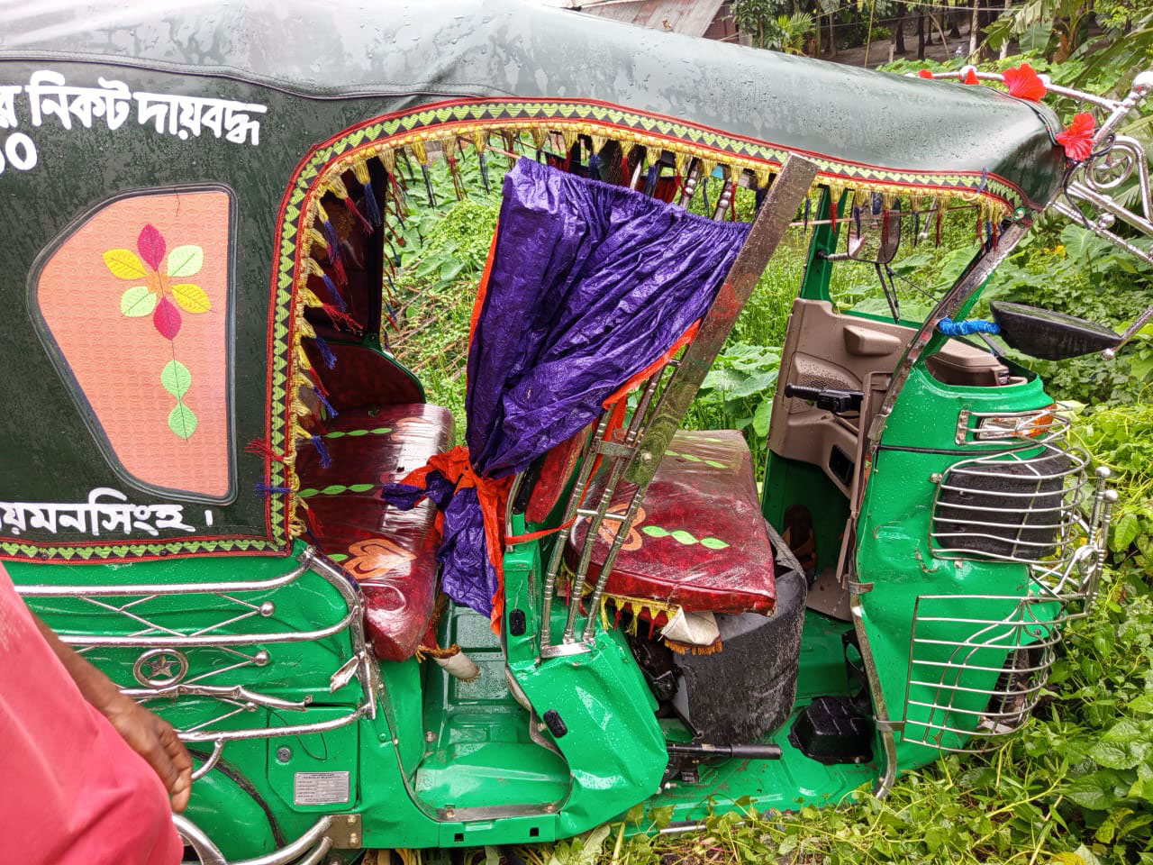 ময়মনসিংহে নিয়ন্ত্রণ হারানো বাসে ৪ গাড়ির ধাক্কা, নিহত ৩