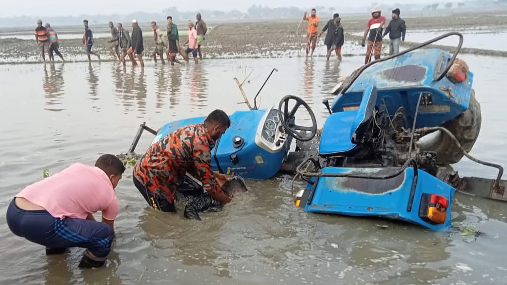 কলমাকান্দায় লরি উল্টে খাদে পড়ে চালক নিহত