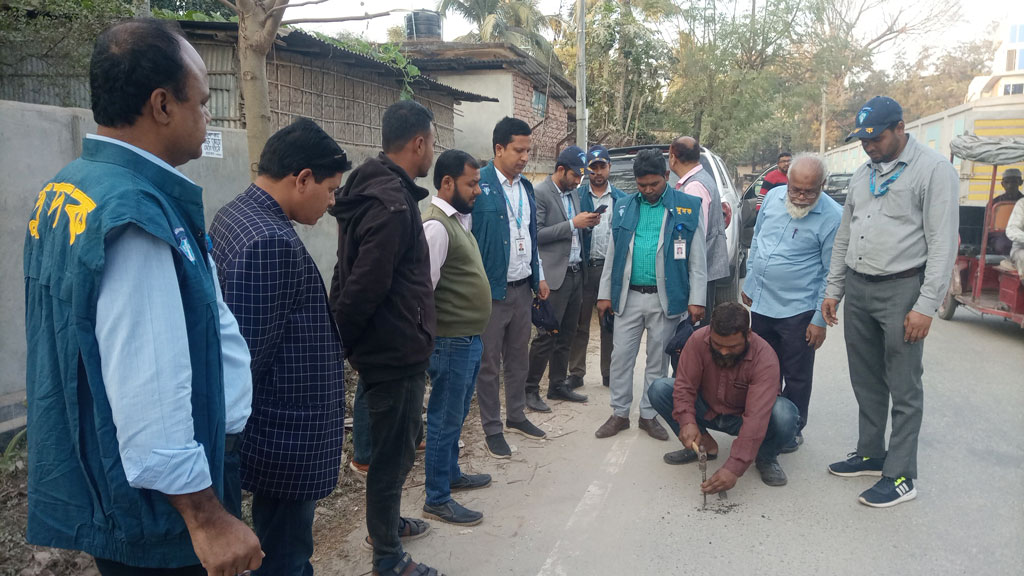 সড়কে নিম্নমানের সামগ্রী ব্যবহারের অভিযোগ, তদন্তে সত্যতা পেল দুদক