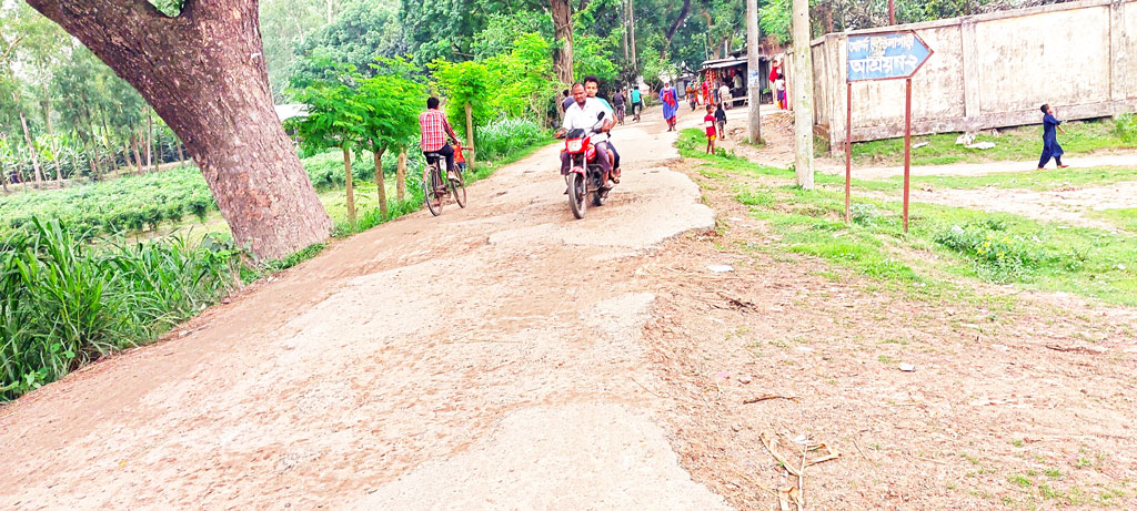 ৩ মেয়াদেও শেষ হয়নি কাজ, ঠিকাদার পলাতক