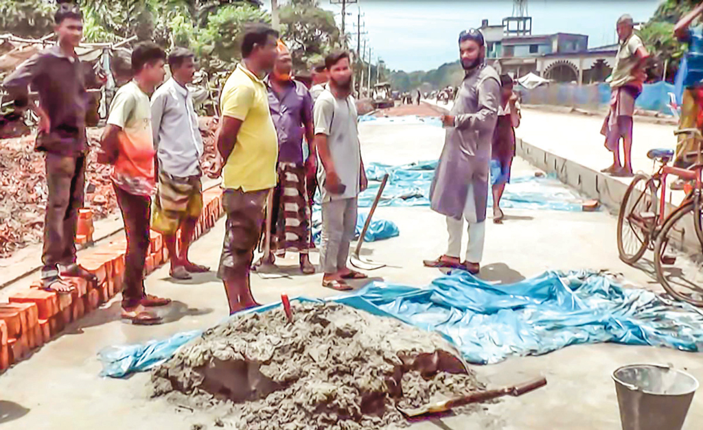 সাতক্ষীরা-ভেটখালী সড়ক: কাজে অনিয়ম, পথে ভোগান্তি