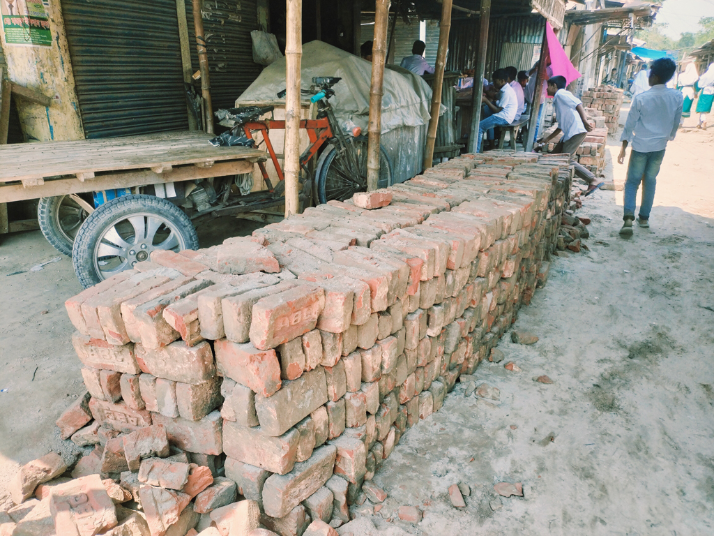 গঙ্গাচড়ায় সড়কের ইট সরিয়ে নেওয়ার চেষ্টার অভিযোগ চেয়ারম্যানের বিরুদ্ধে