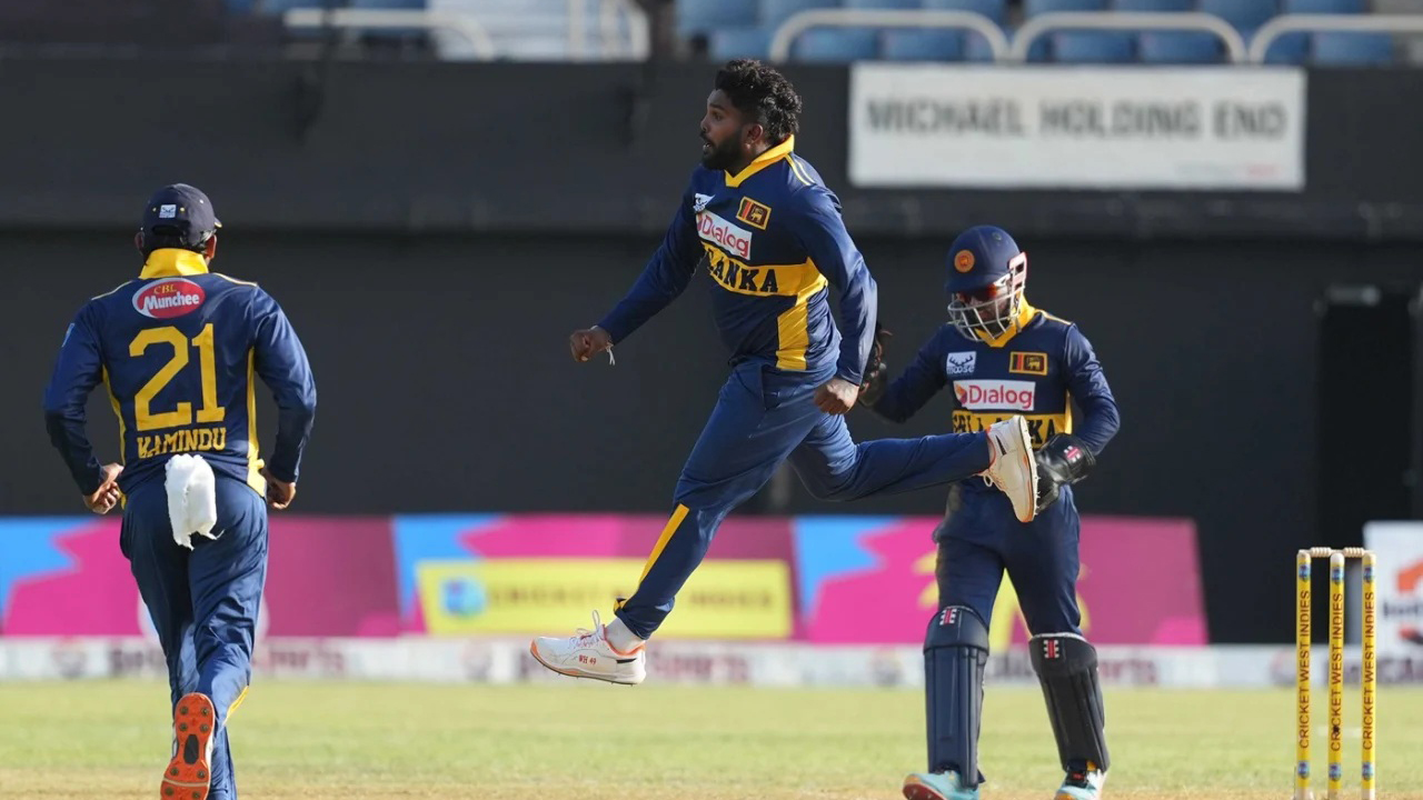 ১৩ বছরের অপেক্ষা ফুরোল শ্রীলঙ্কার, বেকায়দায় ওয়েস্ট ইন্ডিজ