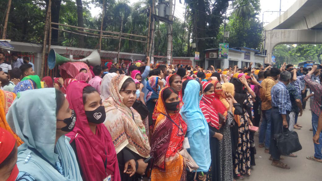 ‘ঈদে বেতন-বোনাস না পেলে বাড়ি যাব কীভাবে?’