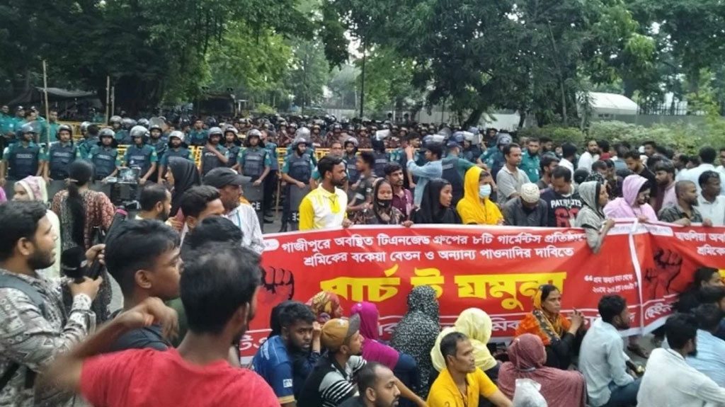 ‎বকেয়া বেতনের দাবিতে পোশাকশ্রমিকদের ‘মার্চ টু যমুনা’ আটকে আছে কাকরাইলে