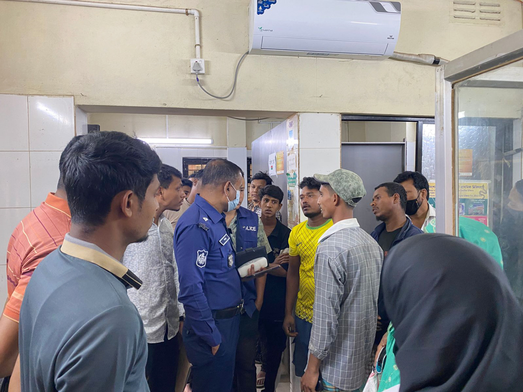 আনোয়ারায় নির্মাণাধীন বহুতল ভবন থেকে পড়ে দুই শ্রমিক নিহত