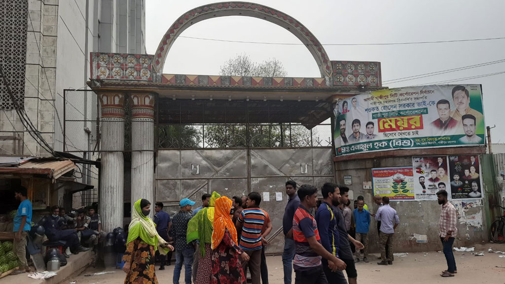 গাজীপুরে ৩ গার্মেন্টস অনির্দিষ্টকালের জন্য বন্ধ ঘোষণা, শ্রমিকদের বিক্ষোভ