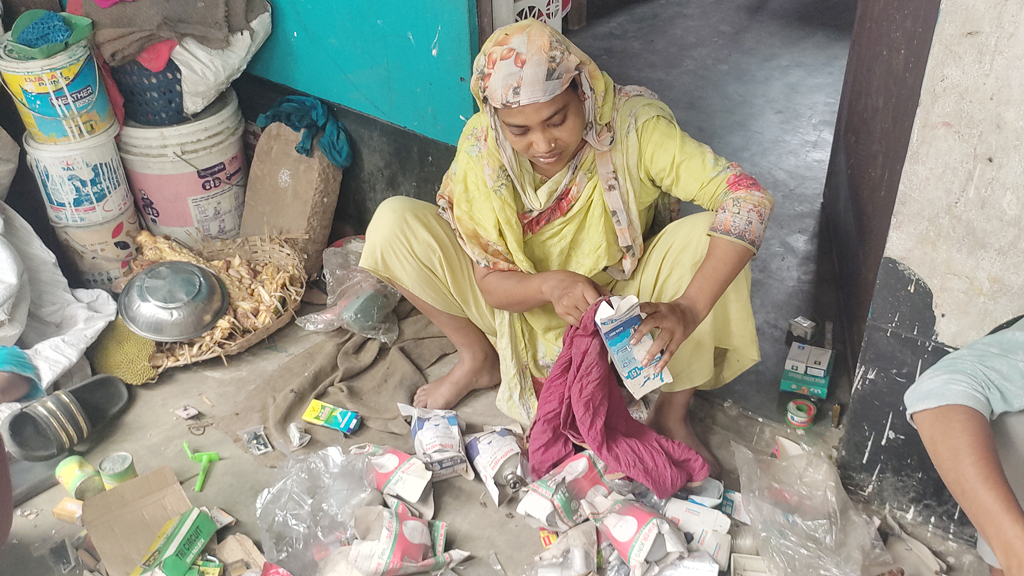 স্বামীর রেখে যাওয়া মূলধনেই বেঁচে থাকার স্বপ্ন শাহিনুরের