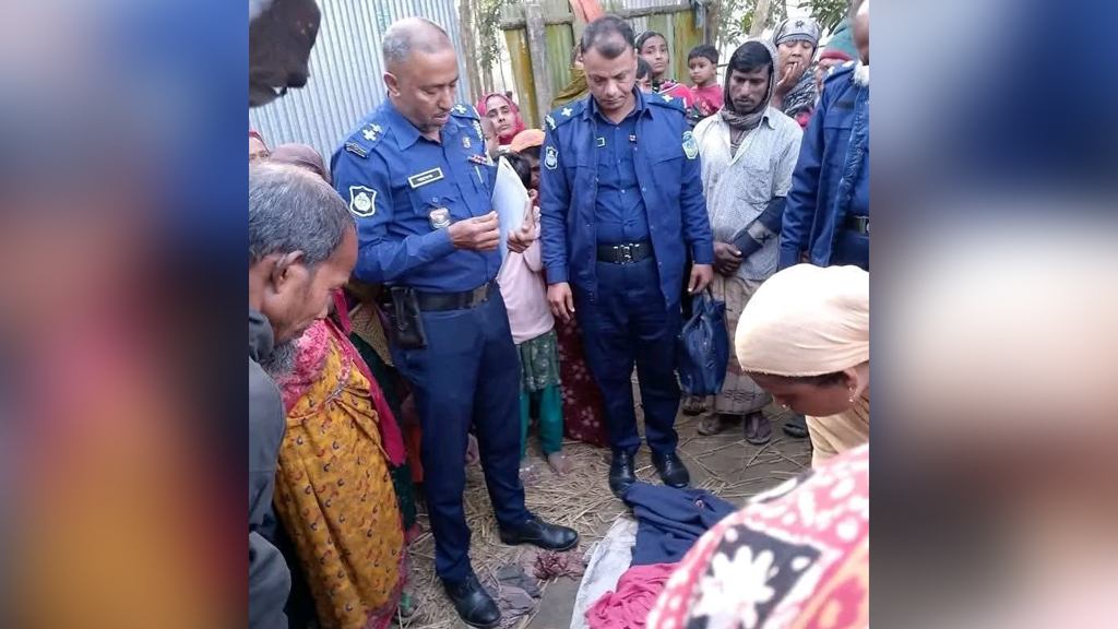 তালাকপ্রাপ্ত স্ত্রীকে চাপাতি দিয়ে কুপিয়ে জখম, ফোনে আবার হত্যার হুমকি