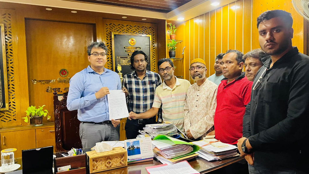 সিরামিক কারখানার ‘গ্রিন অ্যাওয়ার্ড’ বাতিলের দাবিতে স্মারকলিপি