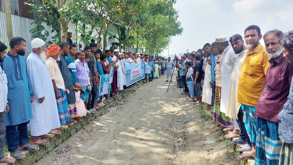 ঠিকাদার পলাতক: শেরপুরে দেড় বছর ধরে রাস্তা নির্মাণ বন্ধ, ভোগান্তি