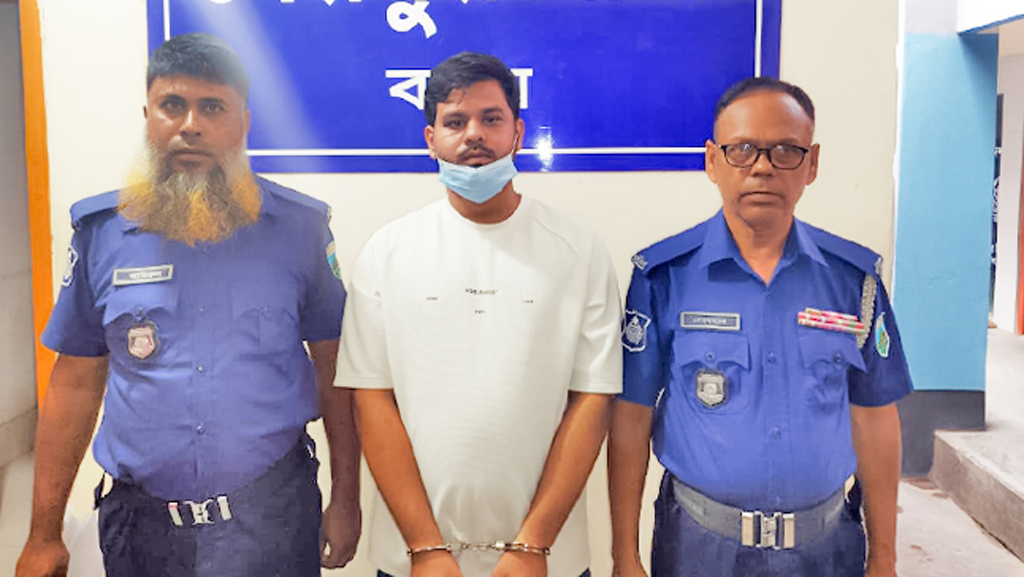 চীনফেরত মেডিকেল শিক্ষার্থীকে মারধর করে পুলিশে সোপর্দ