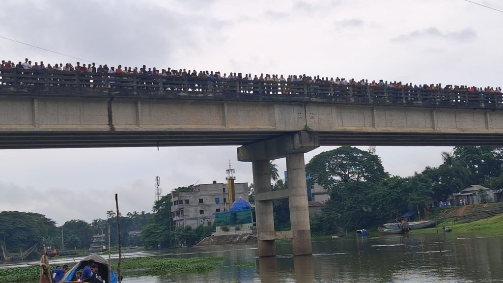 রাতে জন্মদিন উদ্‌যাপন, সকালে নদীতে ঝাঁপ কলেজছাত্রীর