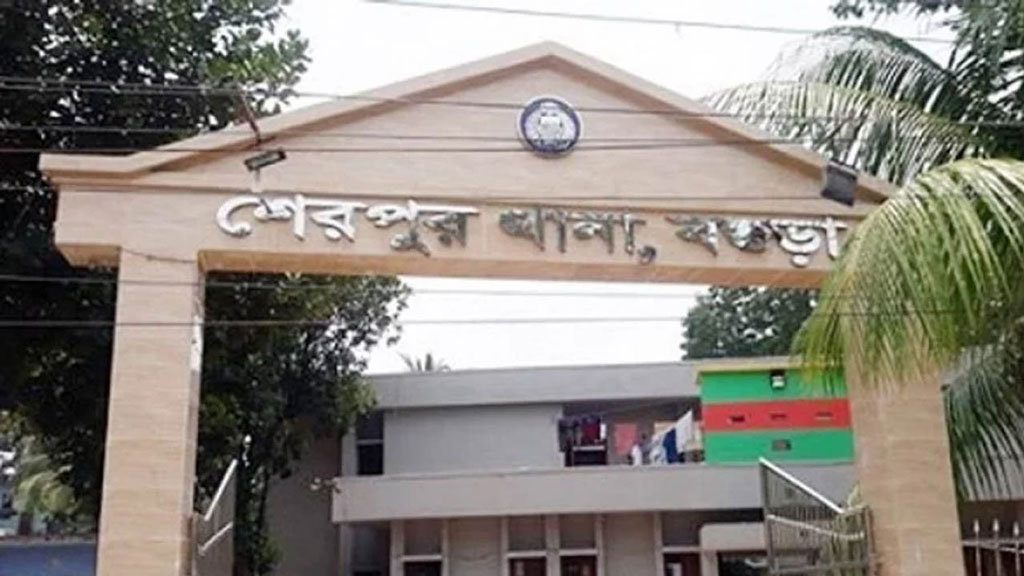 আসামি গ্রেপ্তারে গিয়ে হামলায় ৪ পুলিশ সদস্য আহত, আটক ৩