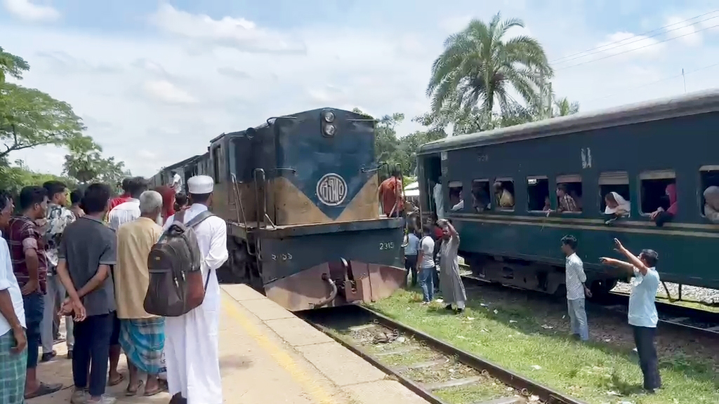 শ্রীপুরে ইঞ্জিন বিকল, সাড়ে ৪ ঘণ্টা পর গন্তব্যের পথে বলাকা কমিউটার