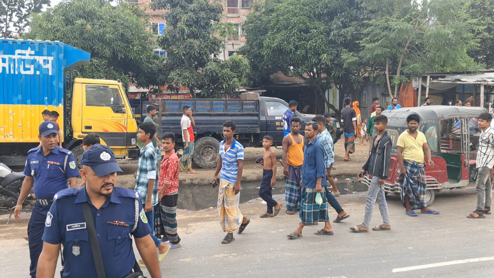 মাইলস্টোনের হতাহতদের দোয়া মাহফিলে যাওয়ার পথে দুর্ঘটনায় বাবার মৃত্যু, দুই মেয়ে আহত